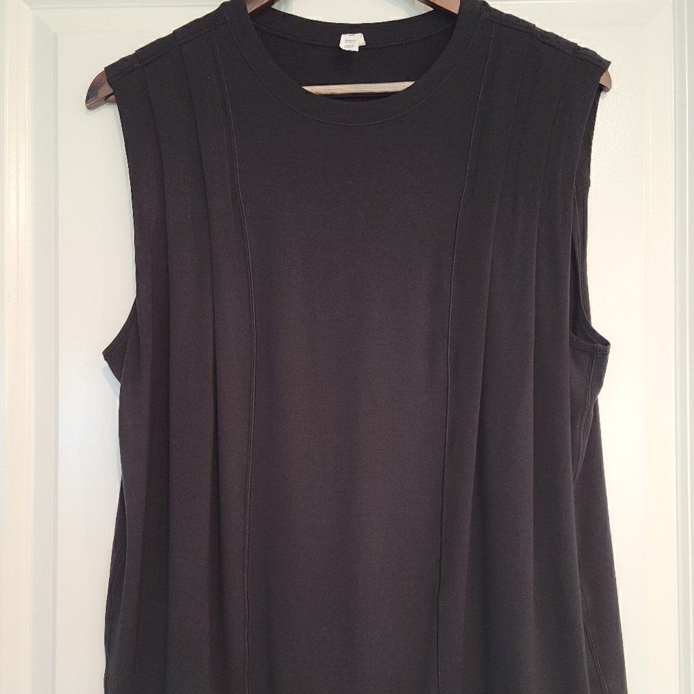 Womens size 8 black lululemon  top‎